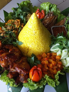 Foto resep Nasi kuning tumpeng