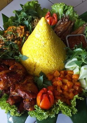 Foto resep Nasi kuning tumpeng