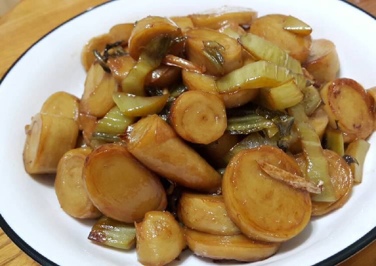 酸菜炒麵腸