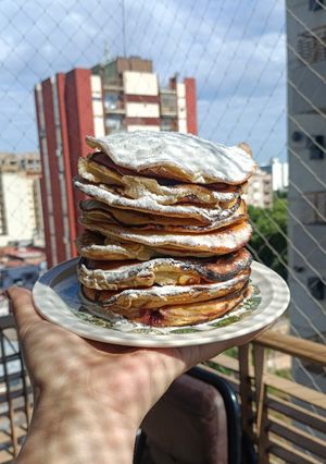 Una foto de Pancakes / Hotcakes rellenos de mermelada, fáciles y esponjosos 🥞✨