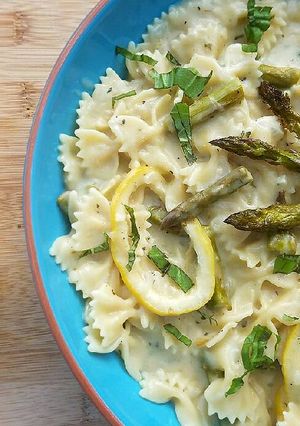 A picture of Vegan Pasta | Creamy Asparagus & Lemon.