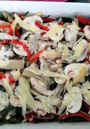 Una foto de Ensalada de alcachofas y champiñones