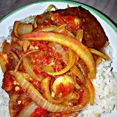 A picture of Rice and onion sauce.