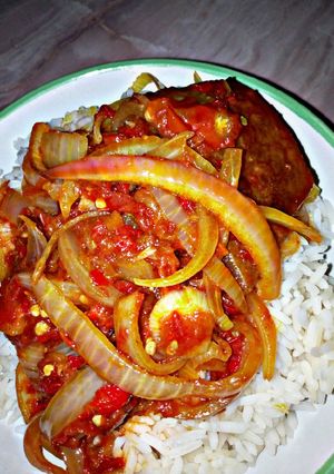 A picture of Rice and onion sauce.