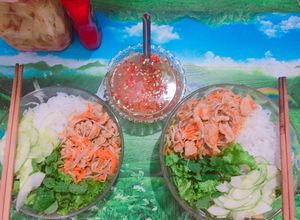 Hình của món Bún thịt xào.