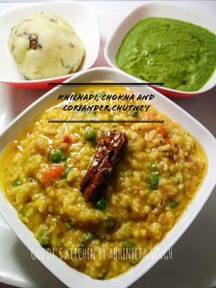 A picture of Khichari, aaloo ka chokha aur dhaniya ki chutney.