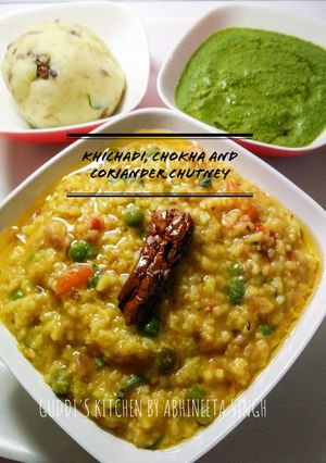 A picture of Khichari, aaloo ka chokha aur dhaniya ki chutney.