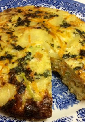 Foto principal de Tortilla de patatas y verduras al horno🥕🐣