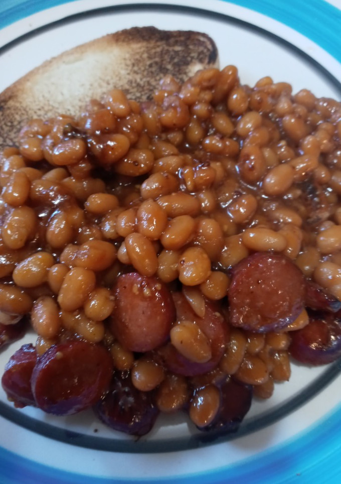 A picture of Beanie Weenie on Toast.