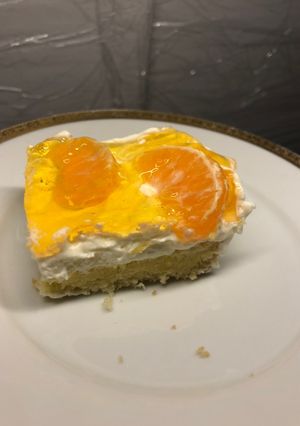 Zdjęcie przepisu Ciasto ze śmietaną i mandarynką.