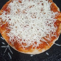 A picture of Naan pizza.