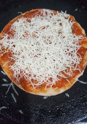 A picture of Naan pizza.