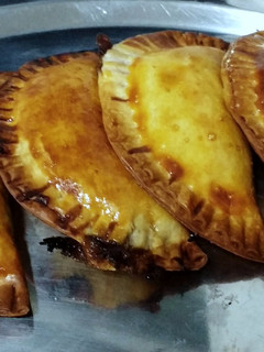 Una foto de Empanadillas de morcilla y mermelada de tomate