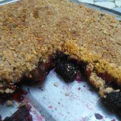 A picture of Crumble de manzanas y moras. Clase de Becky 💗.