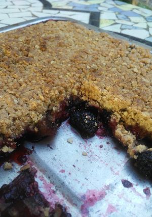 Una foto de Crumble de manzanas y moras. Clase de Becky 💗