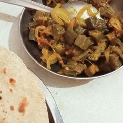 A picture of Bhindi da pyaza.