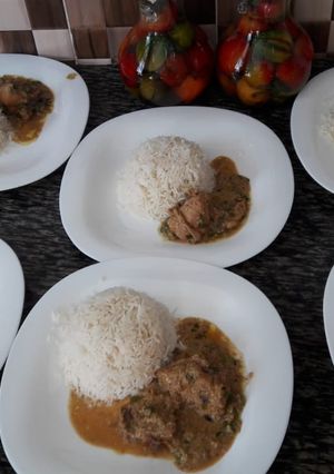 A picture of Chicken curry & Rice.