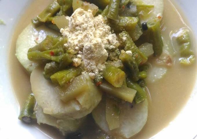 Lontong sayur