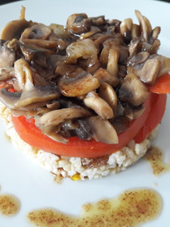 Foto principal de Ensalada templada de bulgur con champis y vinagreta de miel