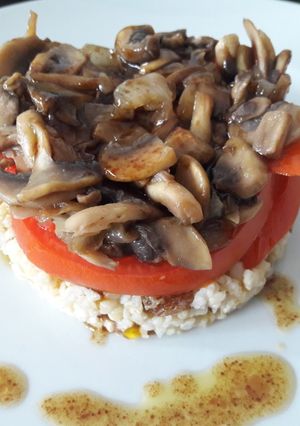 Foto principal de Ensalada templada de bulgur con champis y vinagreta de miel