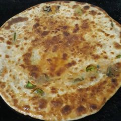 A picture of Aalu Palak Parantha.