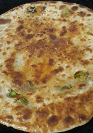 A picture of Aalu Palak Parantha.
