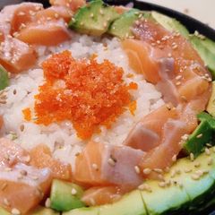 A picture of Salmon Sashimi Cake.