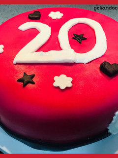 Una foto de Tarta forrada de fondant Judit
