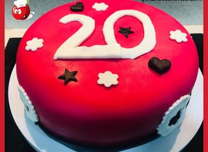 Una foto de Tarta forrada de fondant Judit