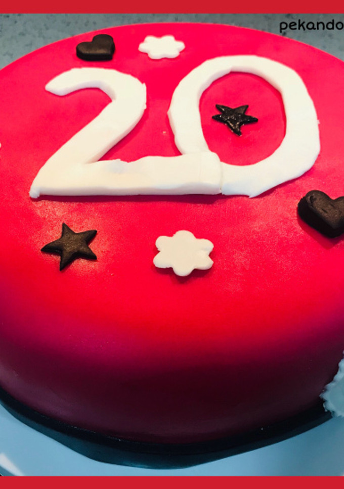 Una foto de Tarta forrada de fondant Judit