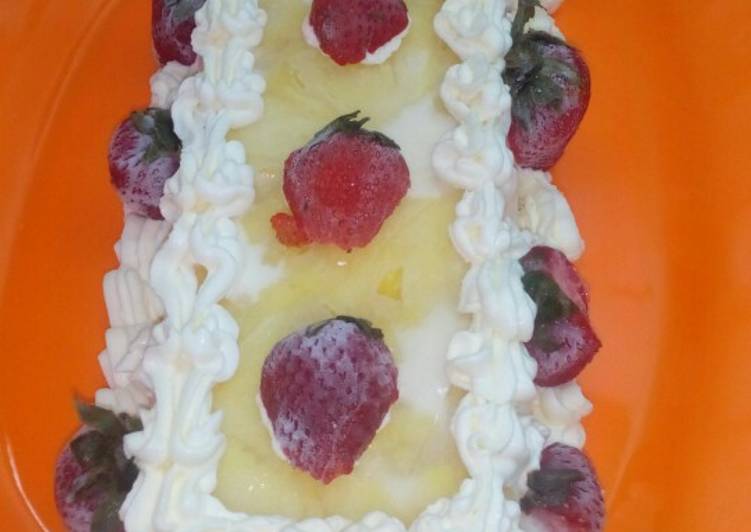 How to Prepare Homemade Torta helada de piña y fresas