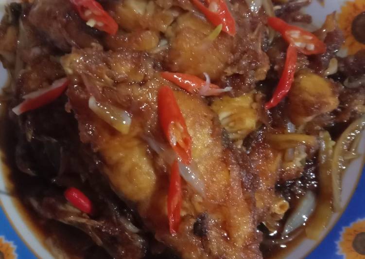 Resep Ikan nila goreng saous kecap bawang Mak yossss😘😘😍😍😘😘🙏🙏🙏, Lezat