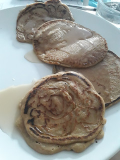 Una foto de Tortitas de avena, café y canela
