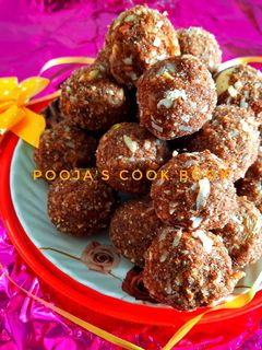 डिंक लाडू (dink laddu recipe in marathi) रेसिपी चे मुख्य फोटो