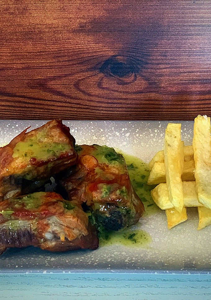 Una foto de Costillas al horno al aroma de limón