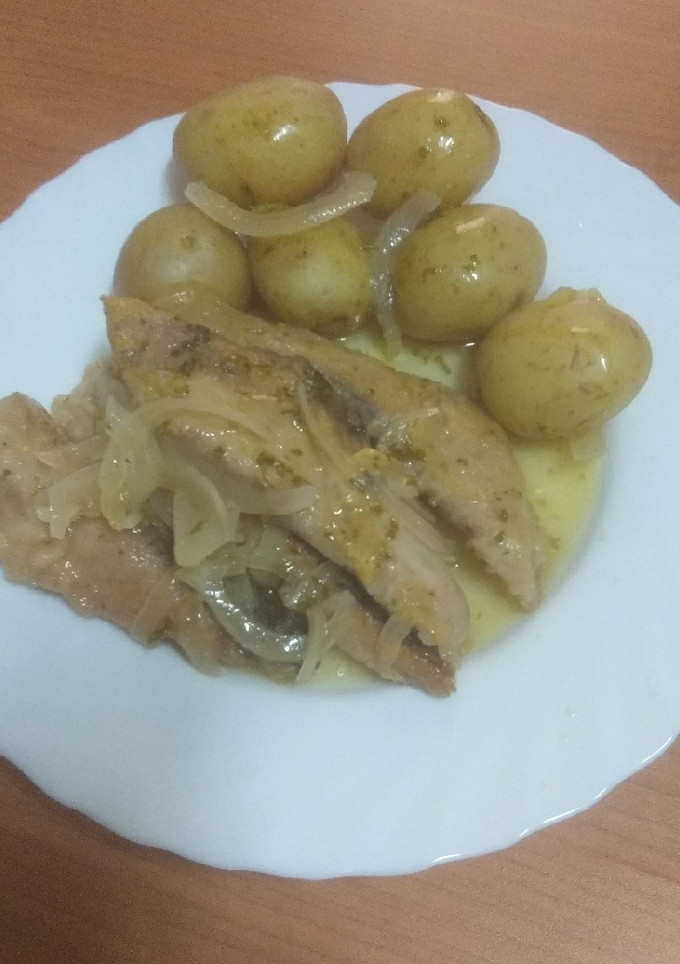 Una foto de Estofado de atún con papas cocidas con piel