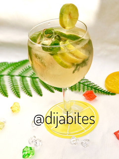 A picture of Virgin mint mojito.