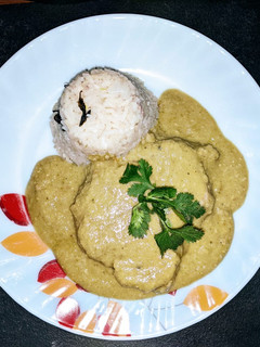 Una foto de Mole verde oaxaqueño