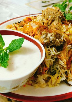 A picture of Hyderabadi chicken Dum Biryani.