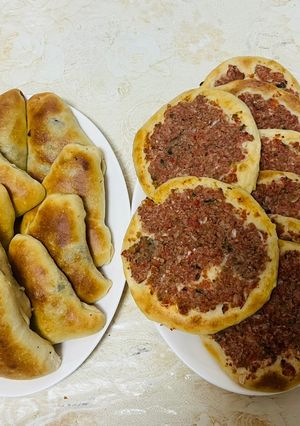 صورة لوصفة اقراص السبانخ والصفيحه بنفس العجينه بتشهي