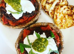 Una foto de Sopes con berenjoles y asientos - keto