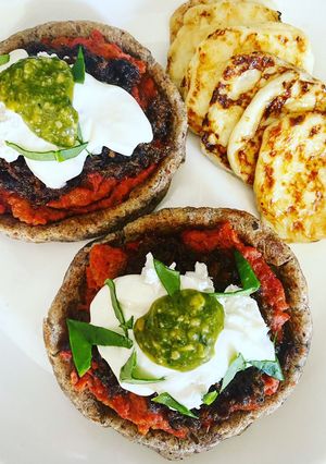 Una foto de Sopes con berenjoles y asientos - keto