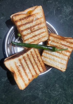 A picture of Vegetables sandwich.