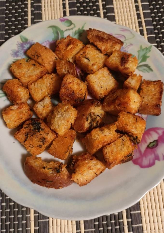 Сухарики с чесноком и зеленью