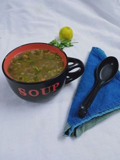 लेमन कोरिअंडर सूप (lemon coriander soup recipe in marathi) रेसिपी चे मुख्य फोटो