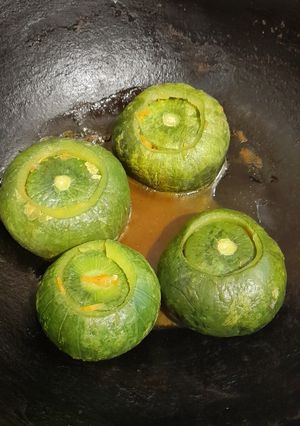 Una foto de 😋 Zapallitos rellenos de verduras y queso. 😋