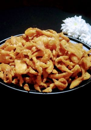 A picture of Namak pare.