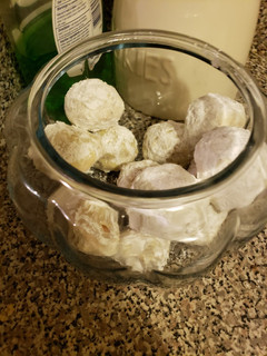 A picture of Butter pecan snowball cookies (Mexican wedding cookies).