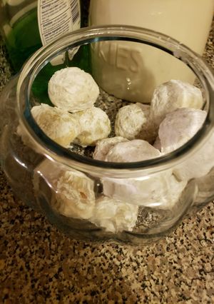 A picture of Butter pecan snowball cookies (Mexican wedding cookies).