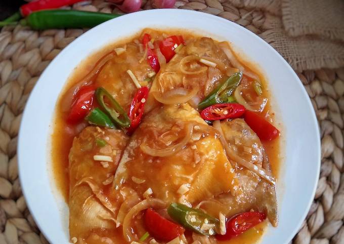 Resep Ikan Bawal Putih Asam Manis Plus Tips Oleh Vey Alodias Kitchen